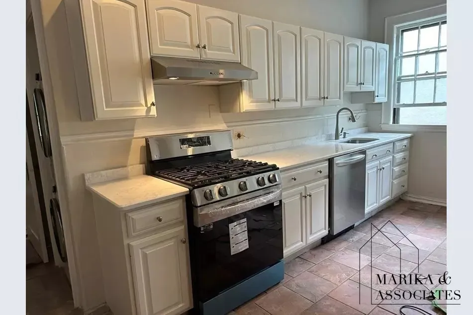 67 Green St, North Brookline