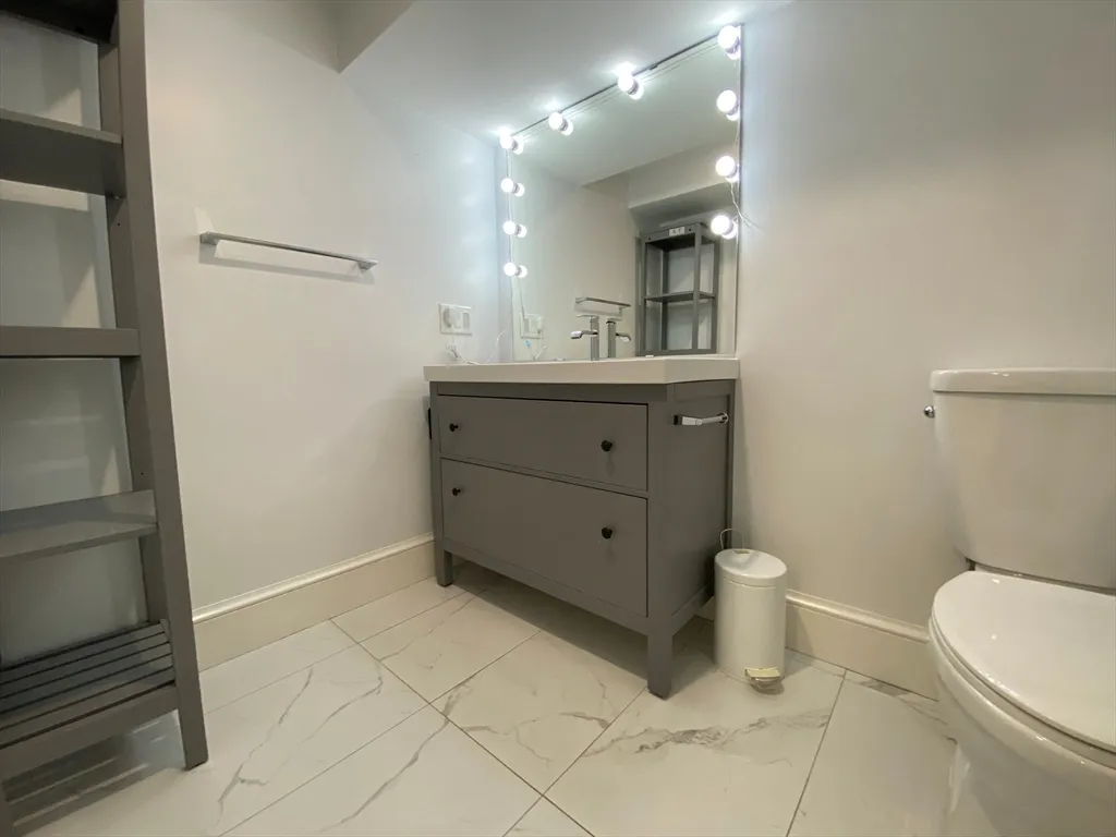 10 Gloucester Ave, Gloucester