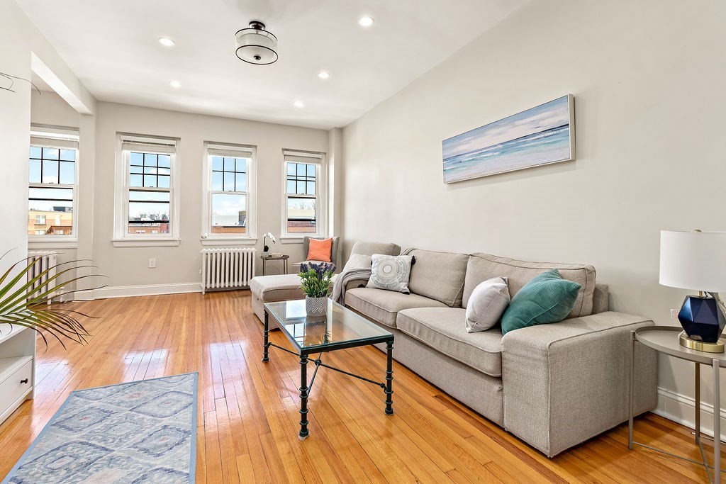 2 bed, 1 bath apartment for rent at 8 Chiswick Rd Unit 31, Brighton — photo 2 of 11