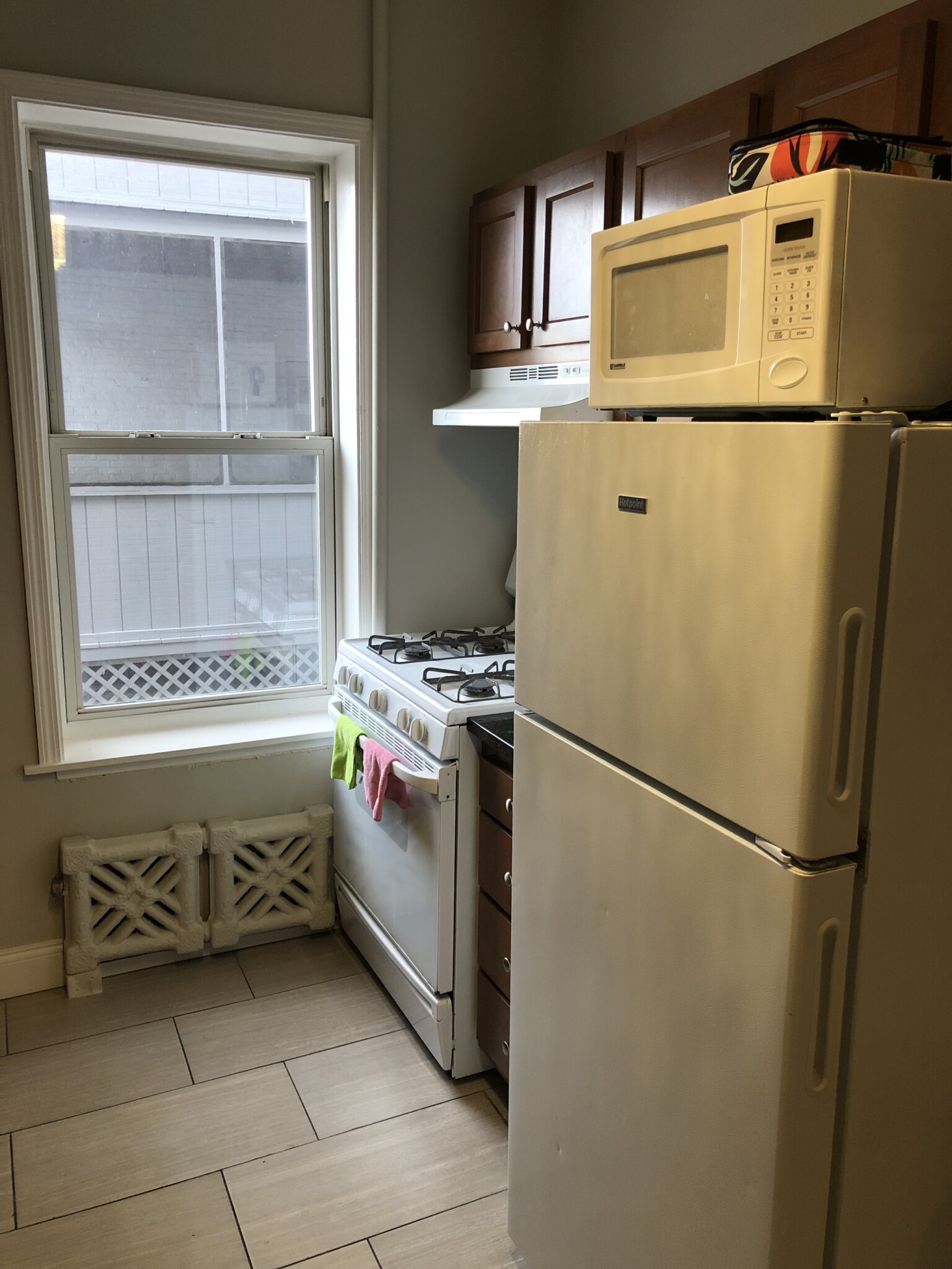3 bed, 1 bath apartment for rent at 8 Farrington Ave Unit 02, Allston — photo 2 of 4