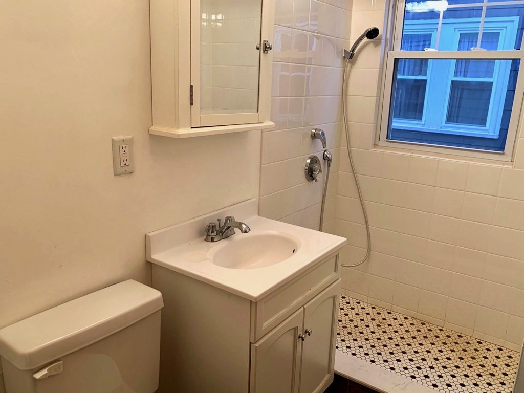 2 bed, 1 bath apartment for rent at 8 Granfield Ave Unit 1, Roslindale — photo 6 of 12