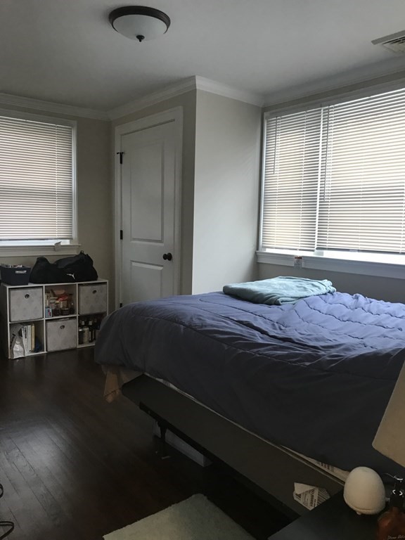 4 bed, 1 bath apartment for rent at 8 Hardwick Ter Unit 0, Brighton — photo 1 of 3