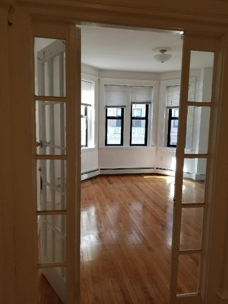 4 bed, 1.5 bath apartment for rent at 8 Royce Rd Unit 2, Allston — photo 2 of 3