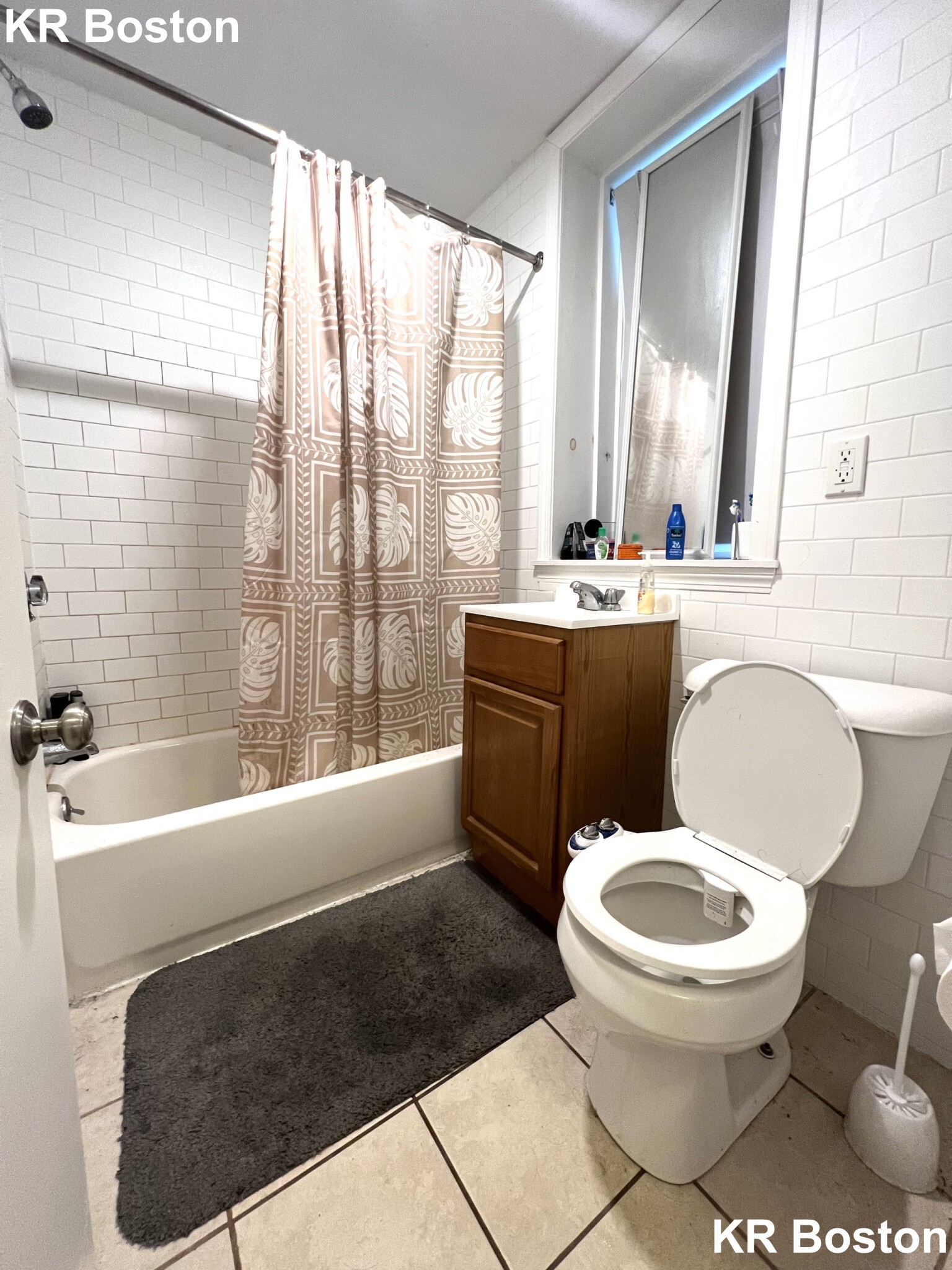 2 split bed, 1 bath apartment for rent at 8 Vinal St Unit 1., Brighton — photo 3 of 3