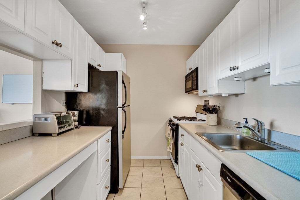 1 bed, 1 bath apartment for rent at 8 Whittier Pl Unit 21A, East Boston — photo 17 of 17