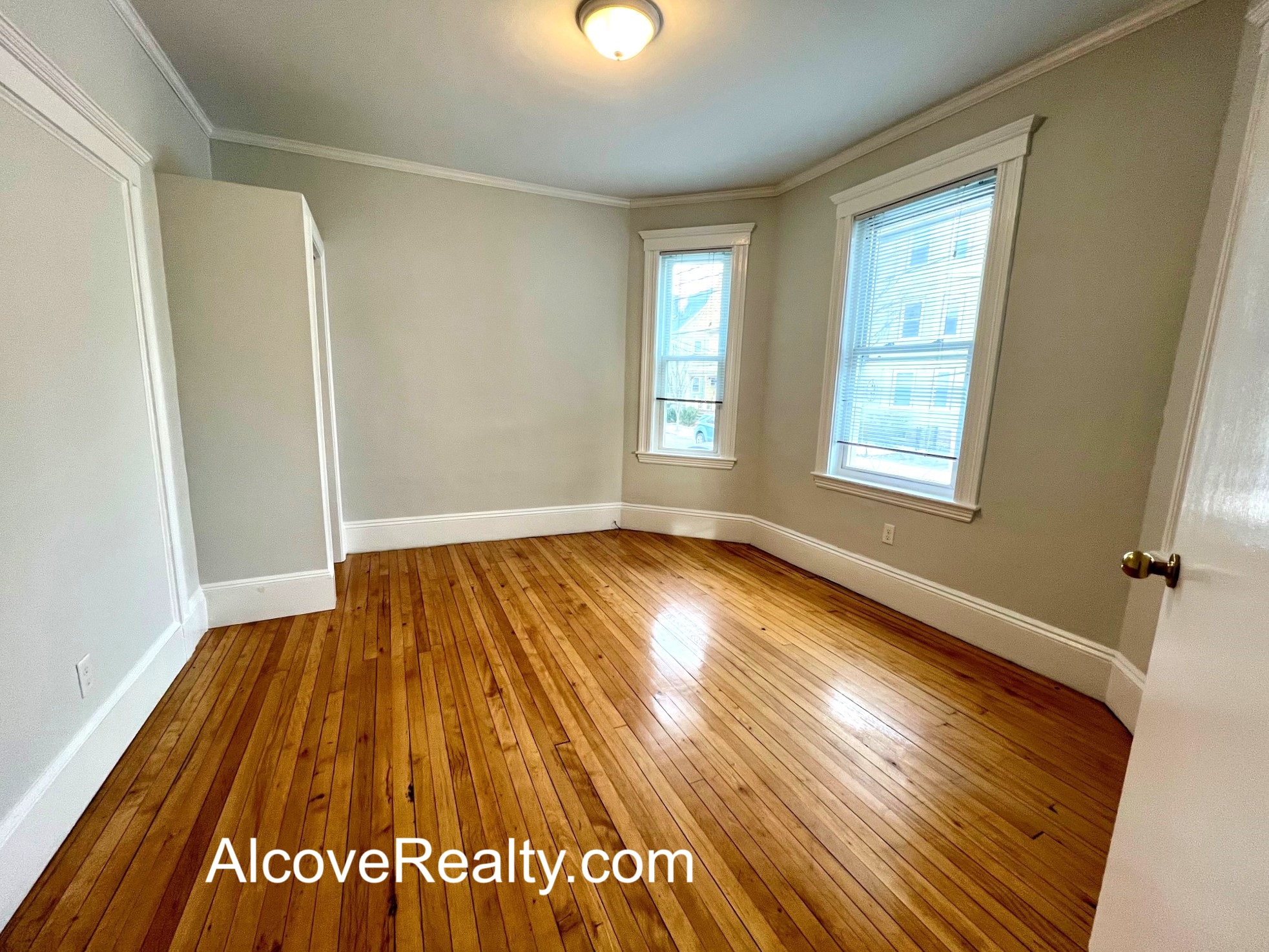 13 Farragut Ave, West Somerville