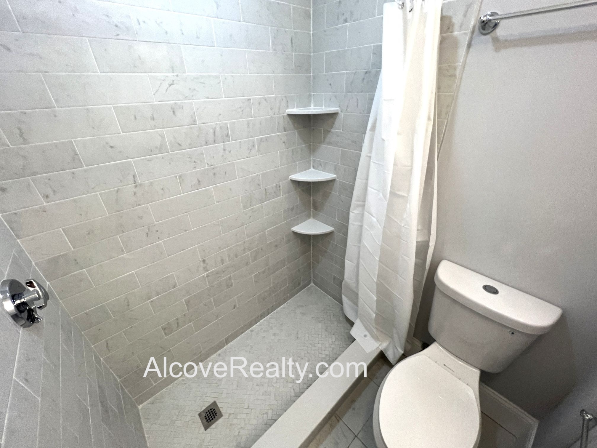 372 Oxford St, Ward Two