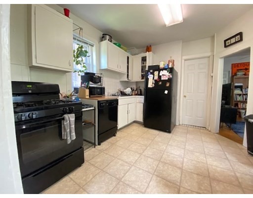 3 bed, 1 bath apartment for rent at 15 Unity St Unit 4, North End — photo 4 of 10