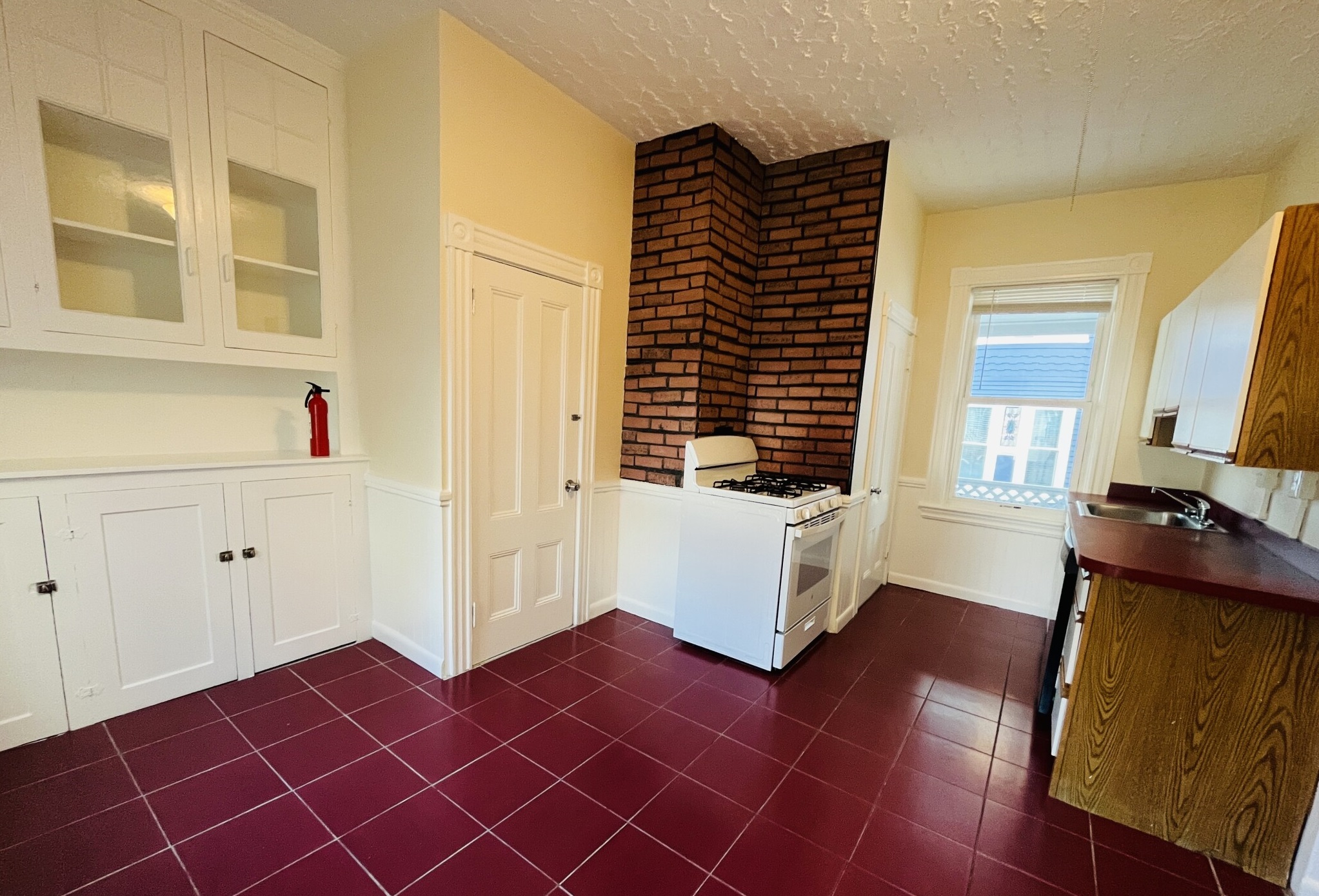 2 bed, 1 bath apartment for rent at 43 Dartmouth St Unit 1, Winter Hill — photo 8 of 10