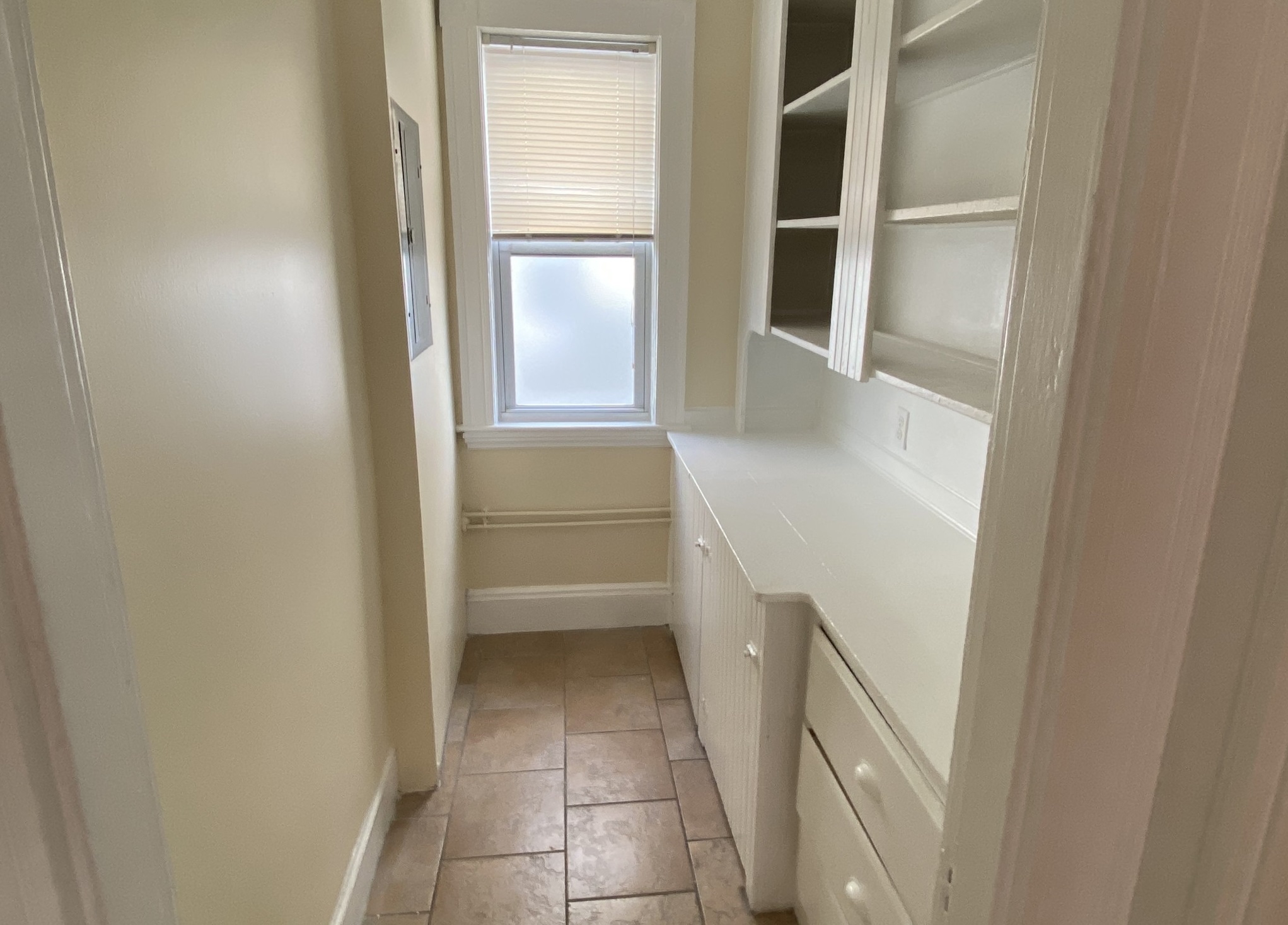 3 bed, 1 bath apartment for rent at 28 Belknap St Unit 2T, Teele Square — photo 9 of 16