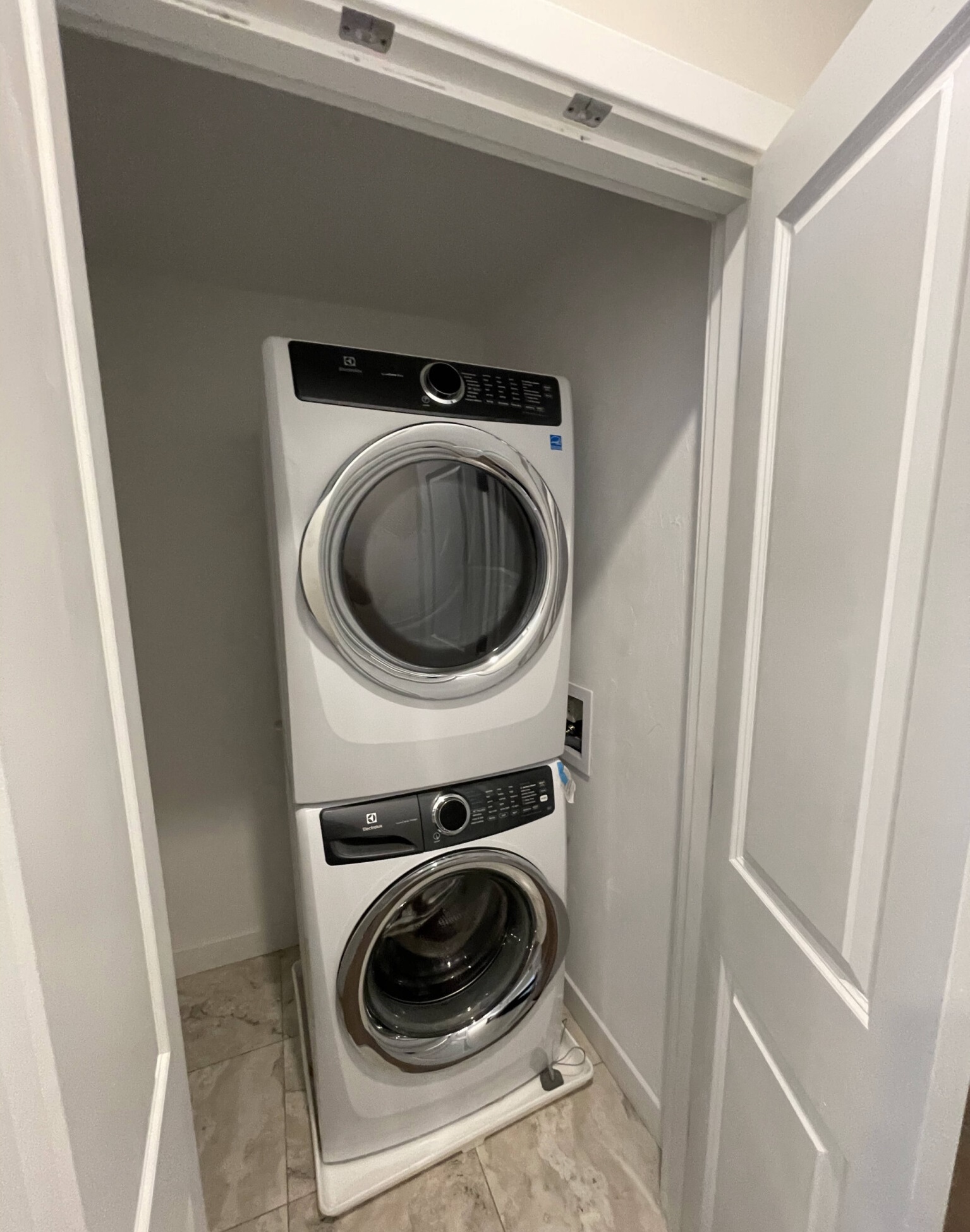 4 bed, 3.5 bath apartment for rent at 10 Emerson St Unit 1T, Ward Two — photo 8 of 11
