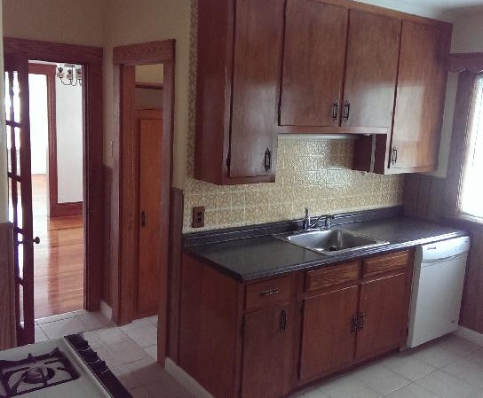 2.5 bed, 1 bath apartment for rent at 44 Newcomb St Unit 2, Arlington — photo 2 of 10
