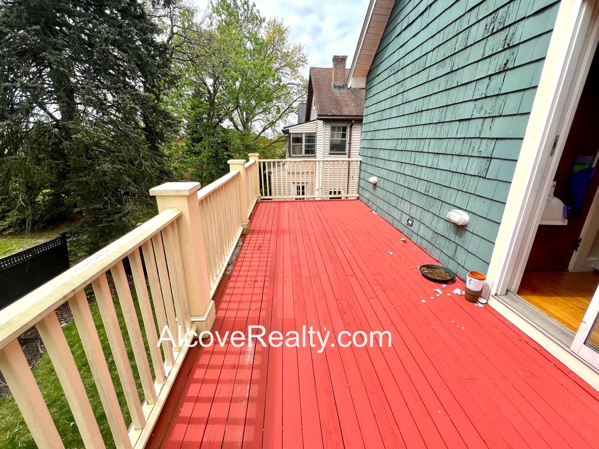 3 bed, 1 bath apartment for rent at 68 Endicott Ave Unit 1, Teele Square — photo 9 of 18