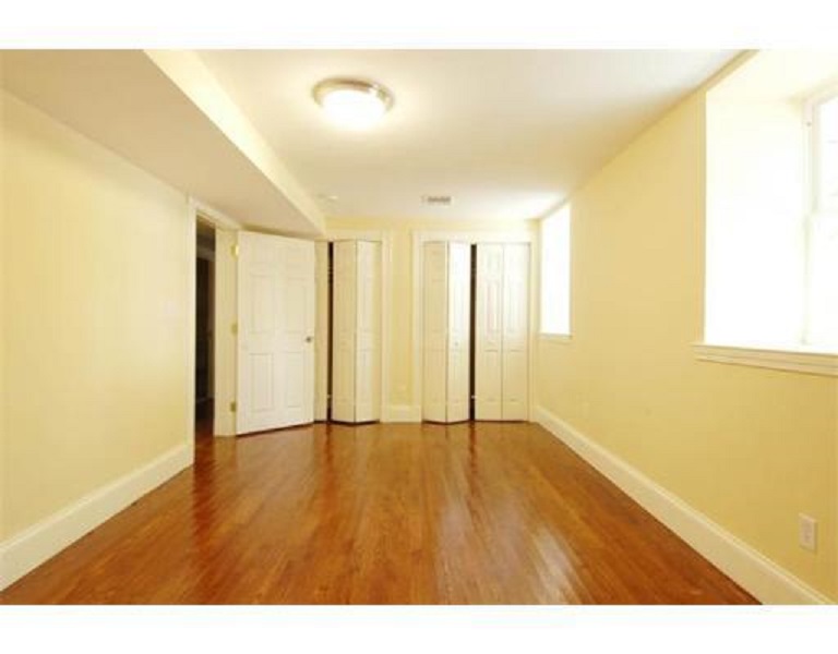 6 bed, 2 bath apartment for rent at 19 Park Hill Ave Unit 3, Mission Hill — photo 11 of 14