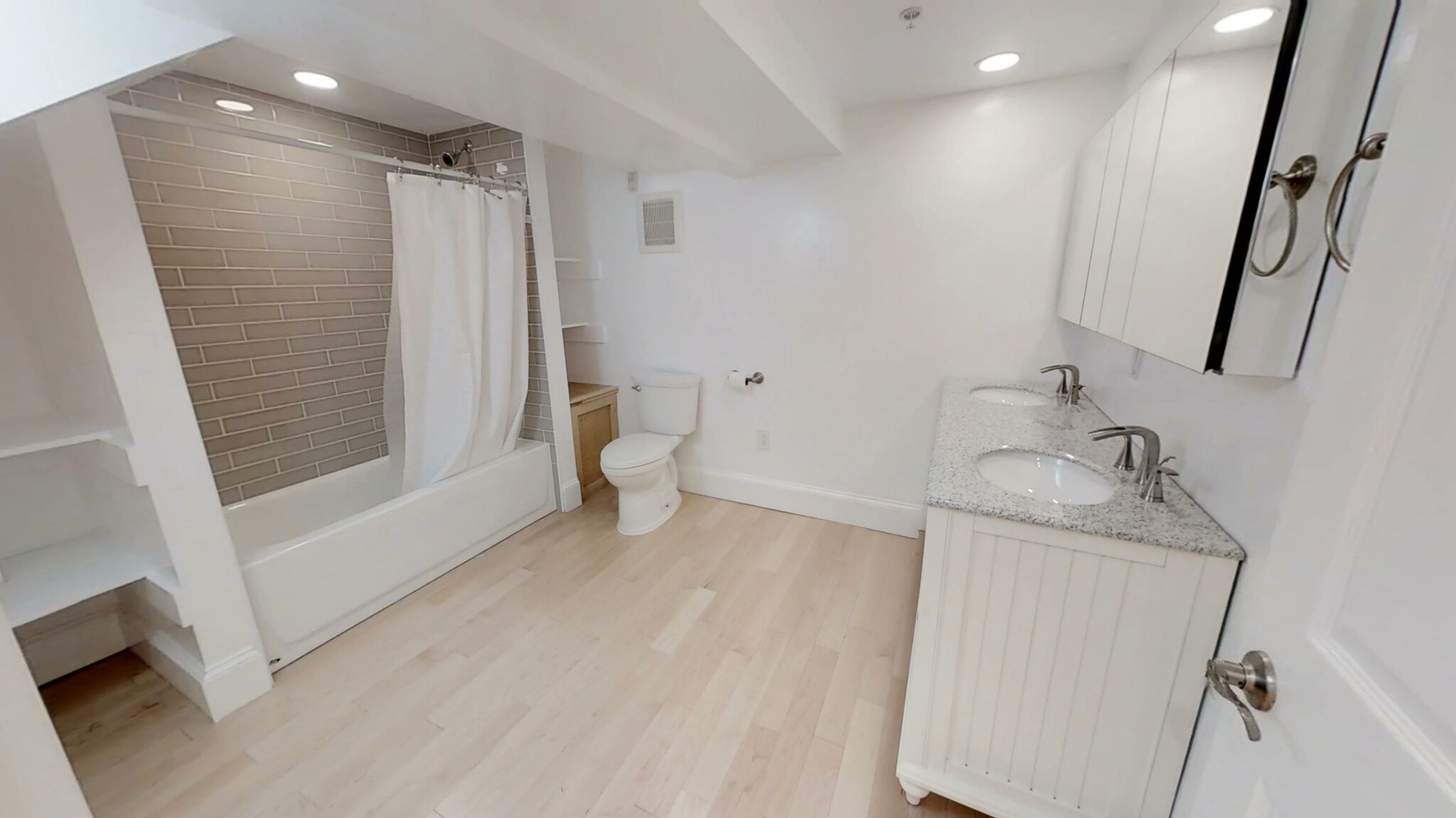 6 bed, 2 bath apartment for rent at 138 Elm Unit 1, Porter Square — photo 2 of 8