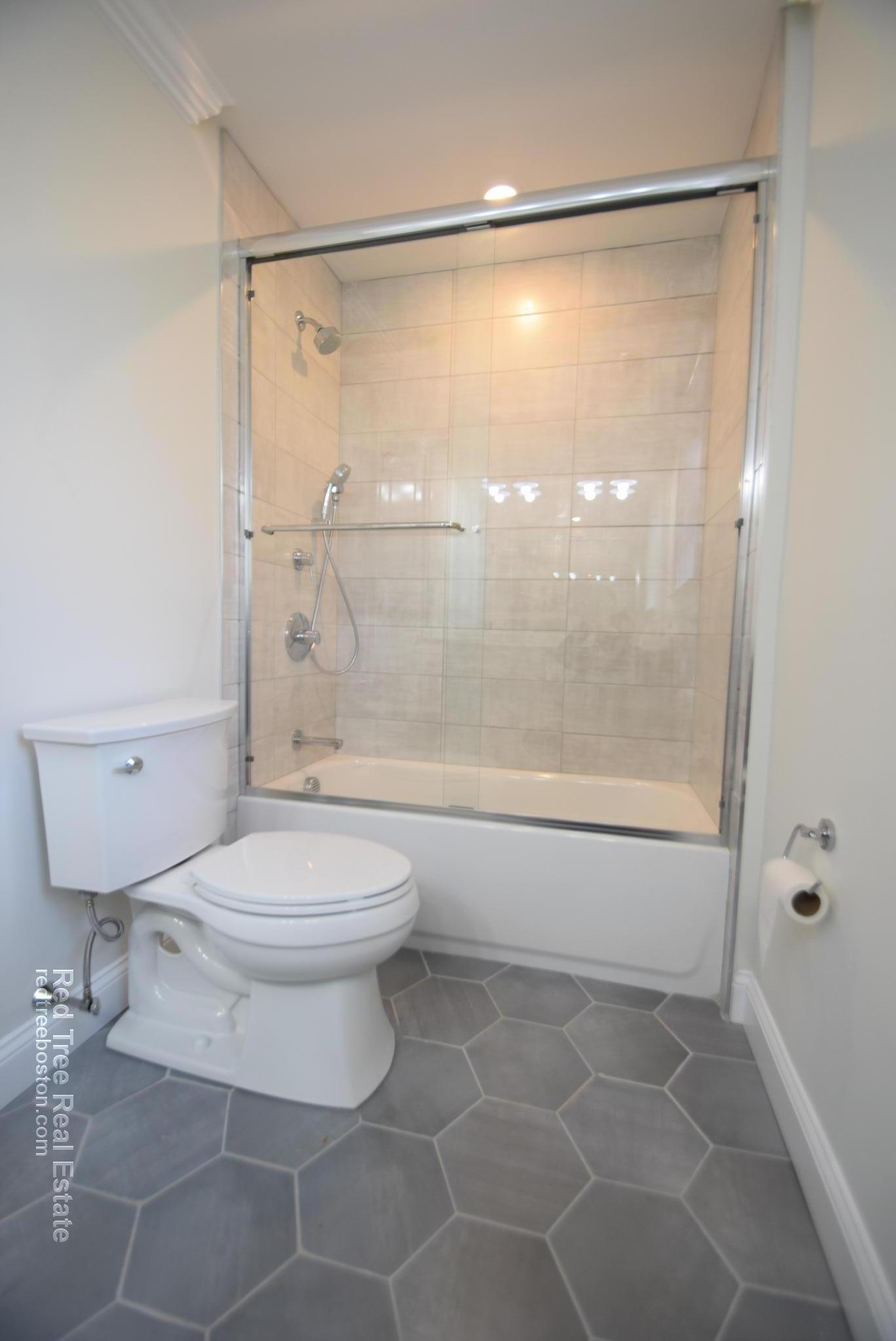 5 bed, 1.5 bath apartment for rent at 490 Washington St Unit RFR, Brighton — photo 9 of 24