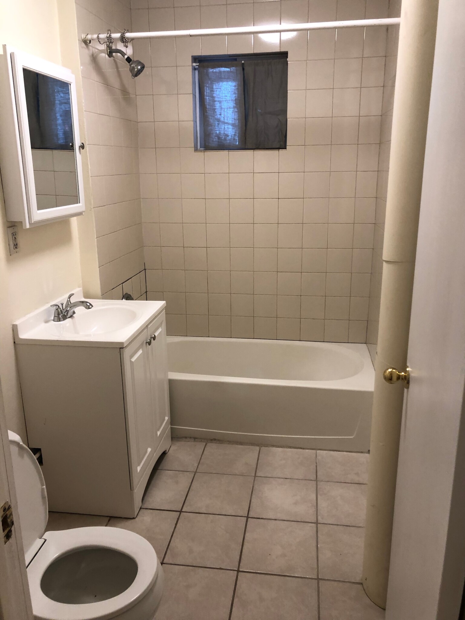 2 bed, 1 bath apartment for rent at 132 Oxford St Unit 4T, Baldwin — photo 7 of 9