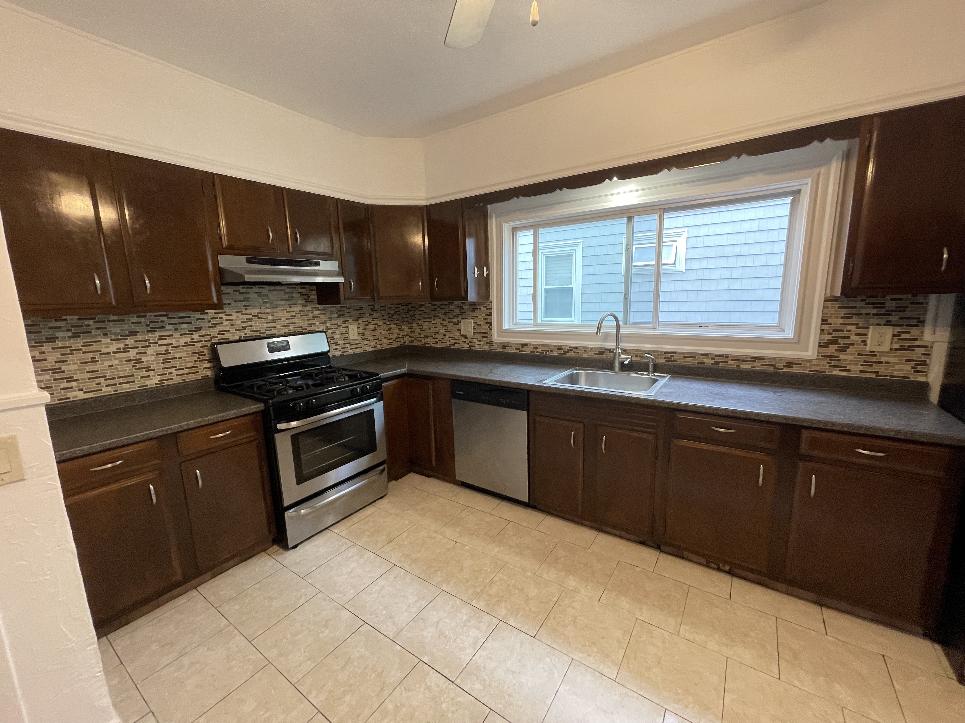 2 bed, 1 bath apartment for rent at 293 Boston Ave Unit 1, Tufts University — photo 8 of 21