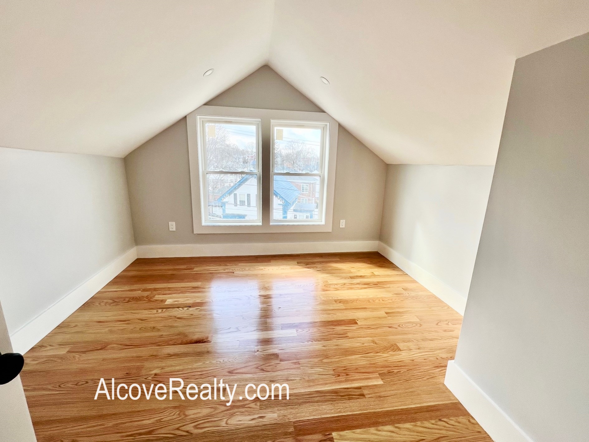 6 bed, 2 bath apartment for rent at 42 George St Unit 1, South Medford — photo 8 of 12