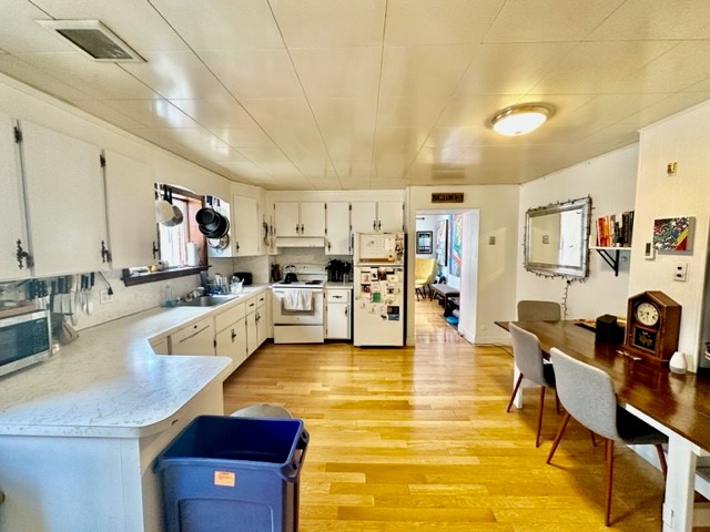 3 bed, 1.5 bath apartment for rent at 1 Noyes Pl Unit 5, North End — photo 8 of 27