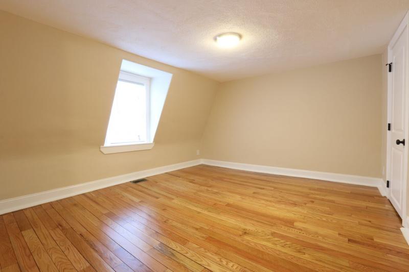 3 bed, 1.5 bath apartment for rent at 3 Saint James Pl, Roxbury — photo 7 of 9