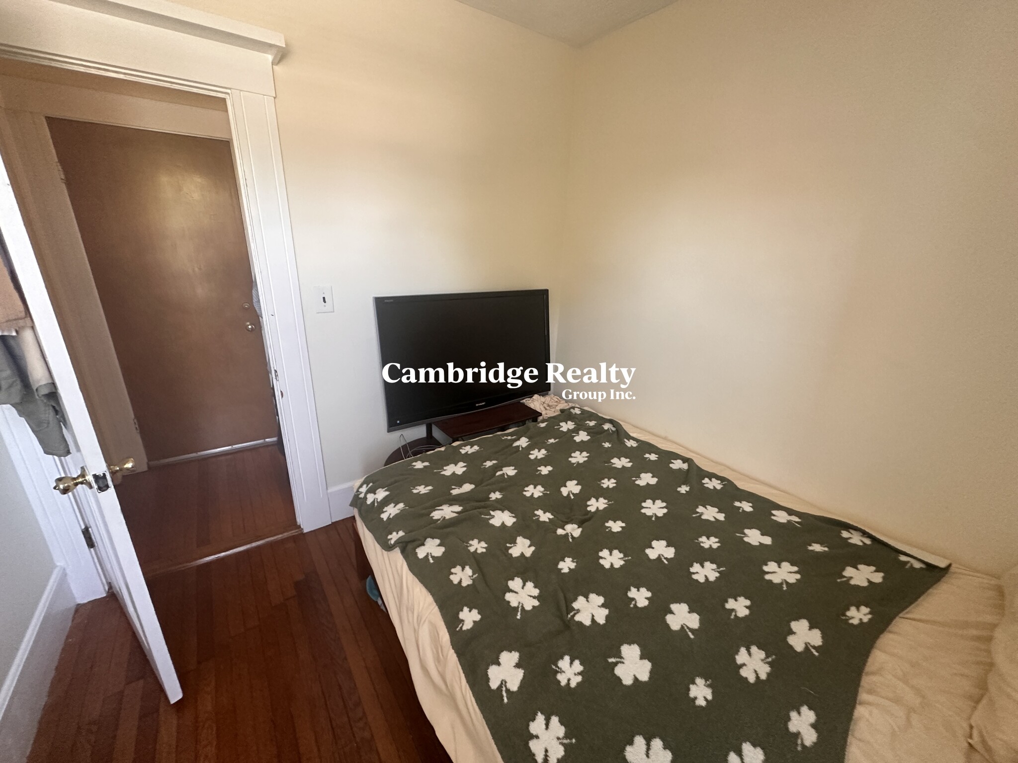 2.5 bed, 1 bath apartment for rent at 543 Broadway Unit 1T, South Medford — photo 9 of 27