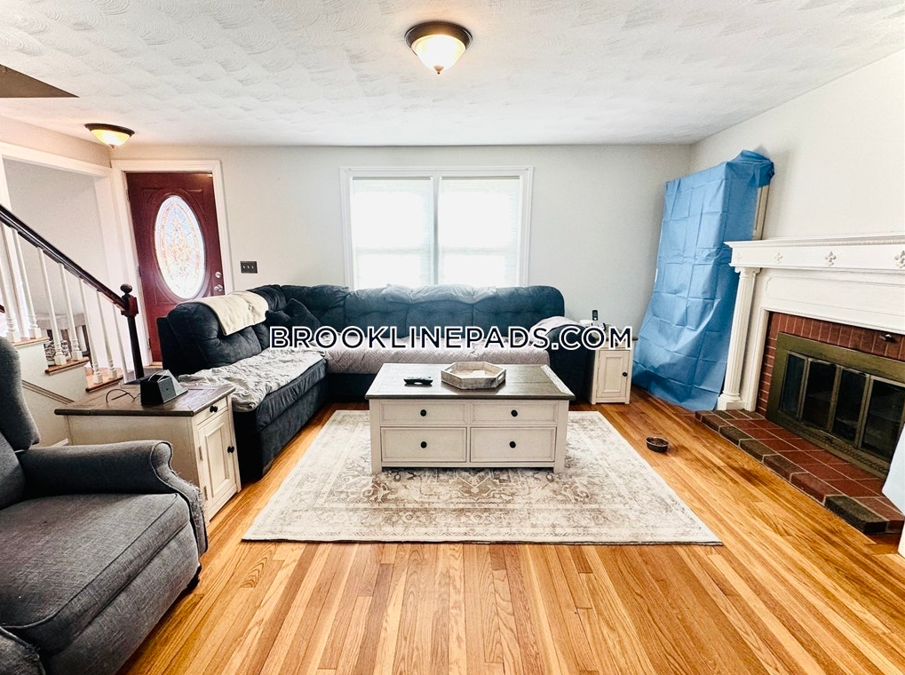 3 bed, 3 bath apartment for rent at 49 Hackensack Rd Unit A, Chestnut Hill — photo 6 of 8