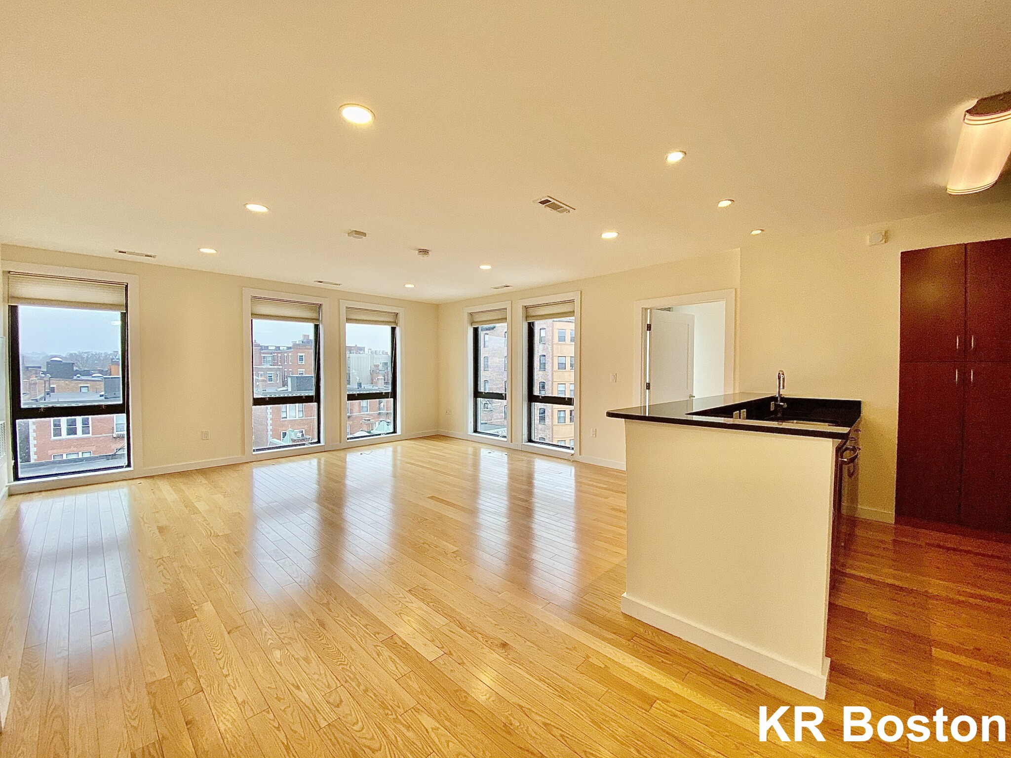 2 bed, 1 bath apartment for rent at 1 Buswell Unit 502, Fenway — photo 5 of 8