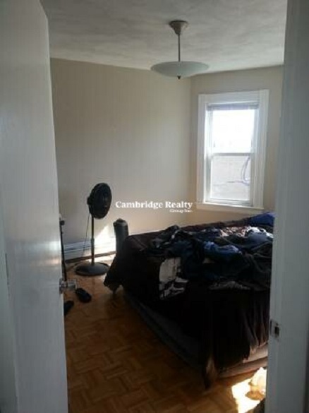 3 bed, 1 bath apartment for rent at 70 Willow St Unit 3T, Wellington-Harrington — photo 7 of 11