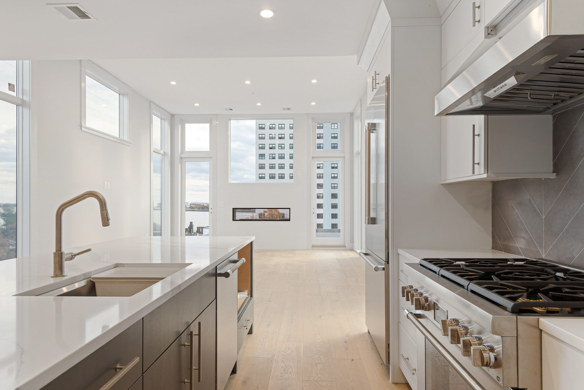 3 bed, 3.5 bath apartment for rent at 409 E 7th St Unit Penthouse, South Boston — photo 2 of 39