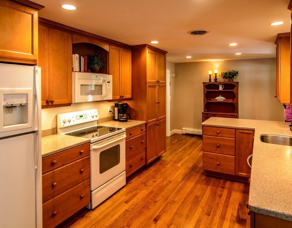 253 W Main St, Westborough