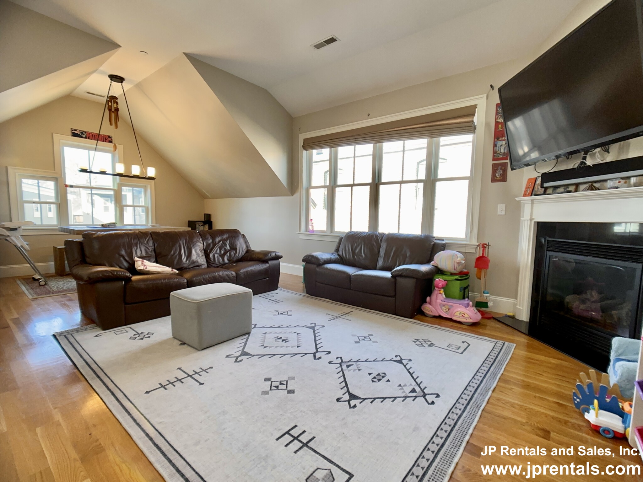 16 A Meehan St, Jamaica Plain