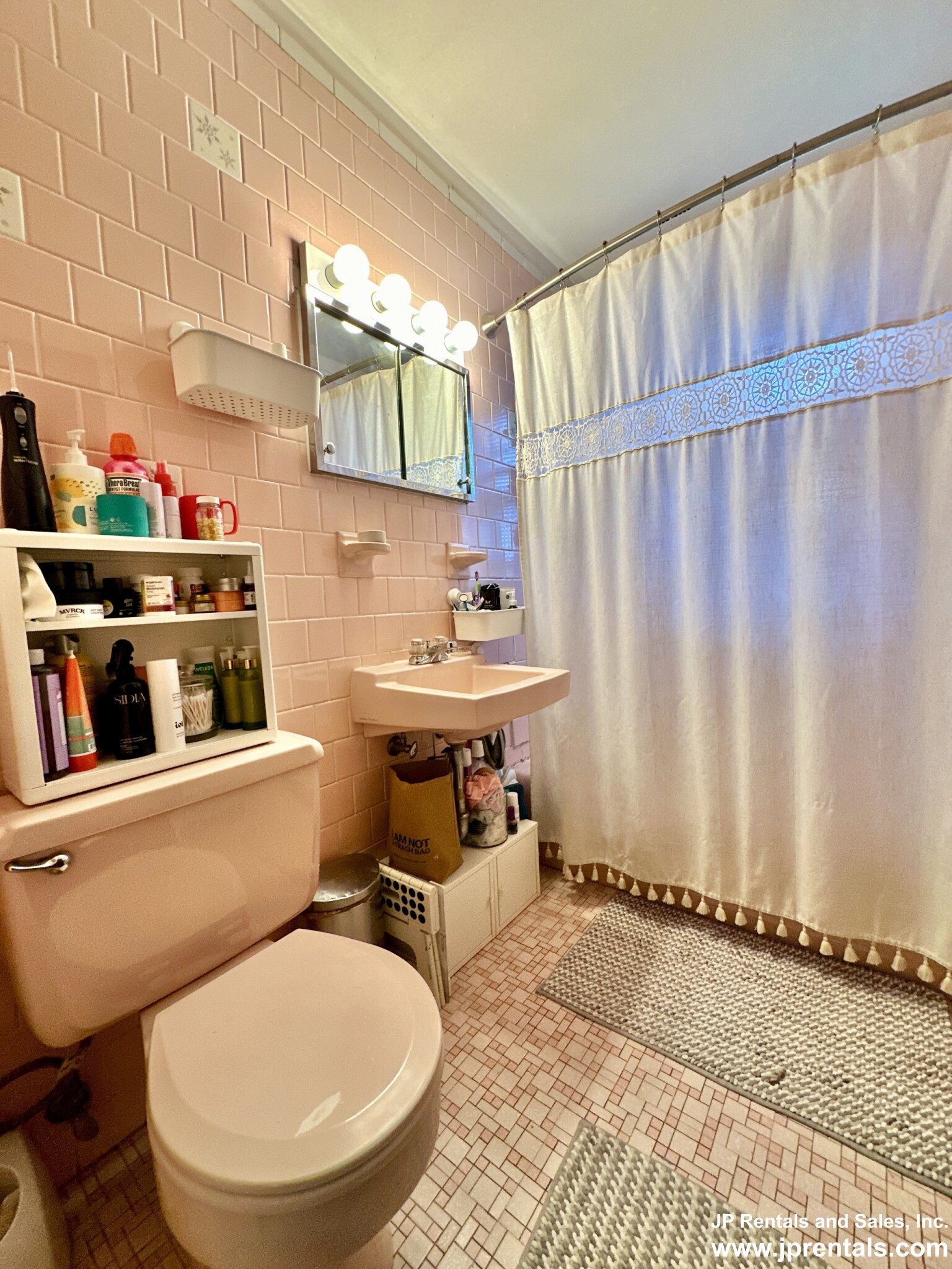 17 Goodway Rd, Jamaica Plain