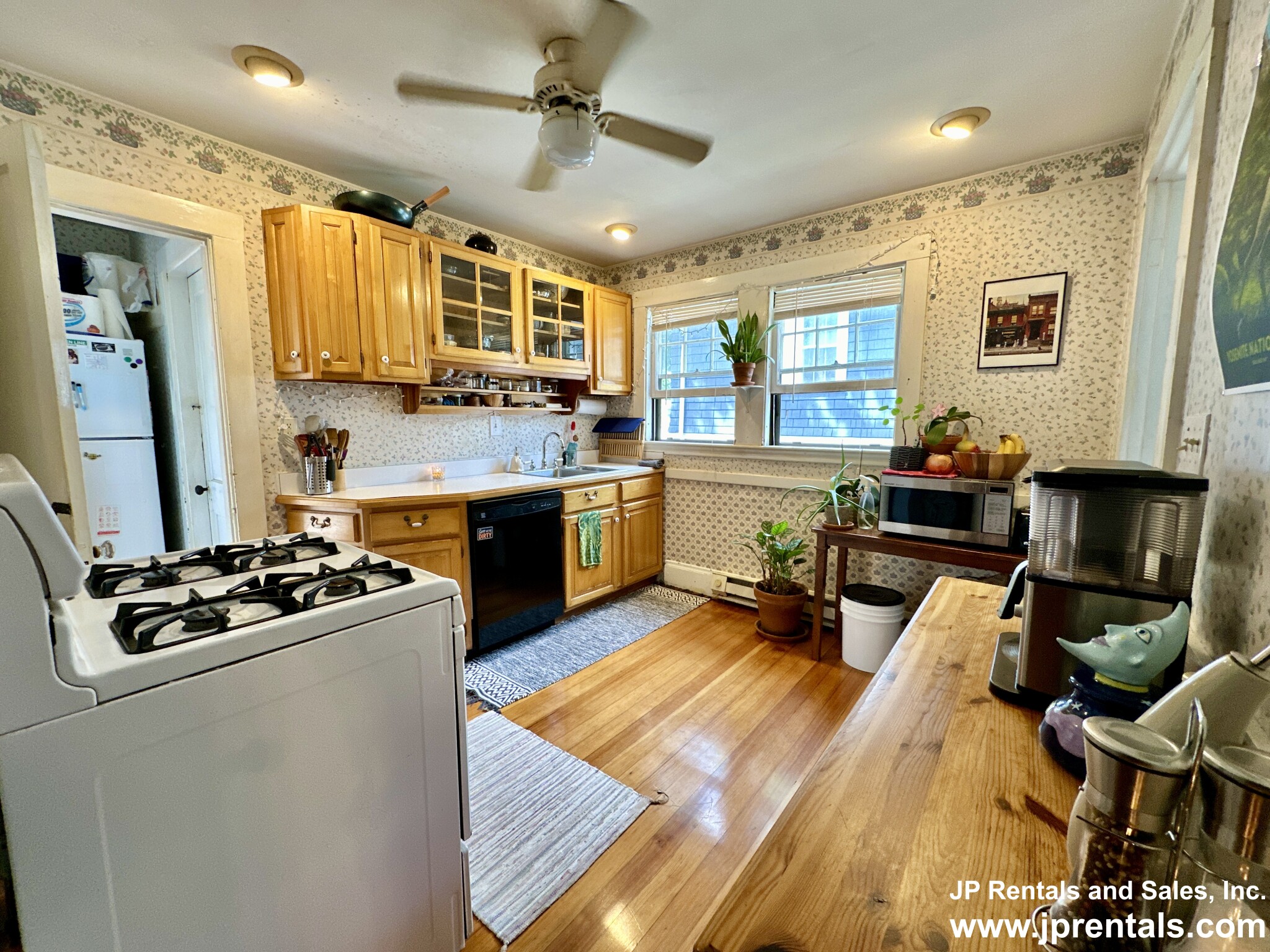 17 Goodway Rd, Jamaica Plain