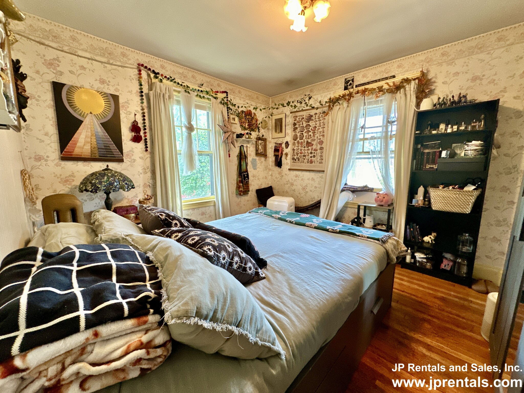 17 Goodway Rd, Jamaica Plain