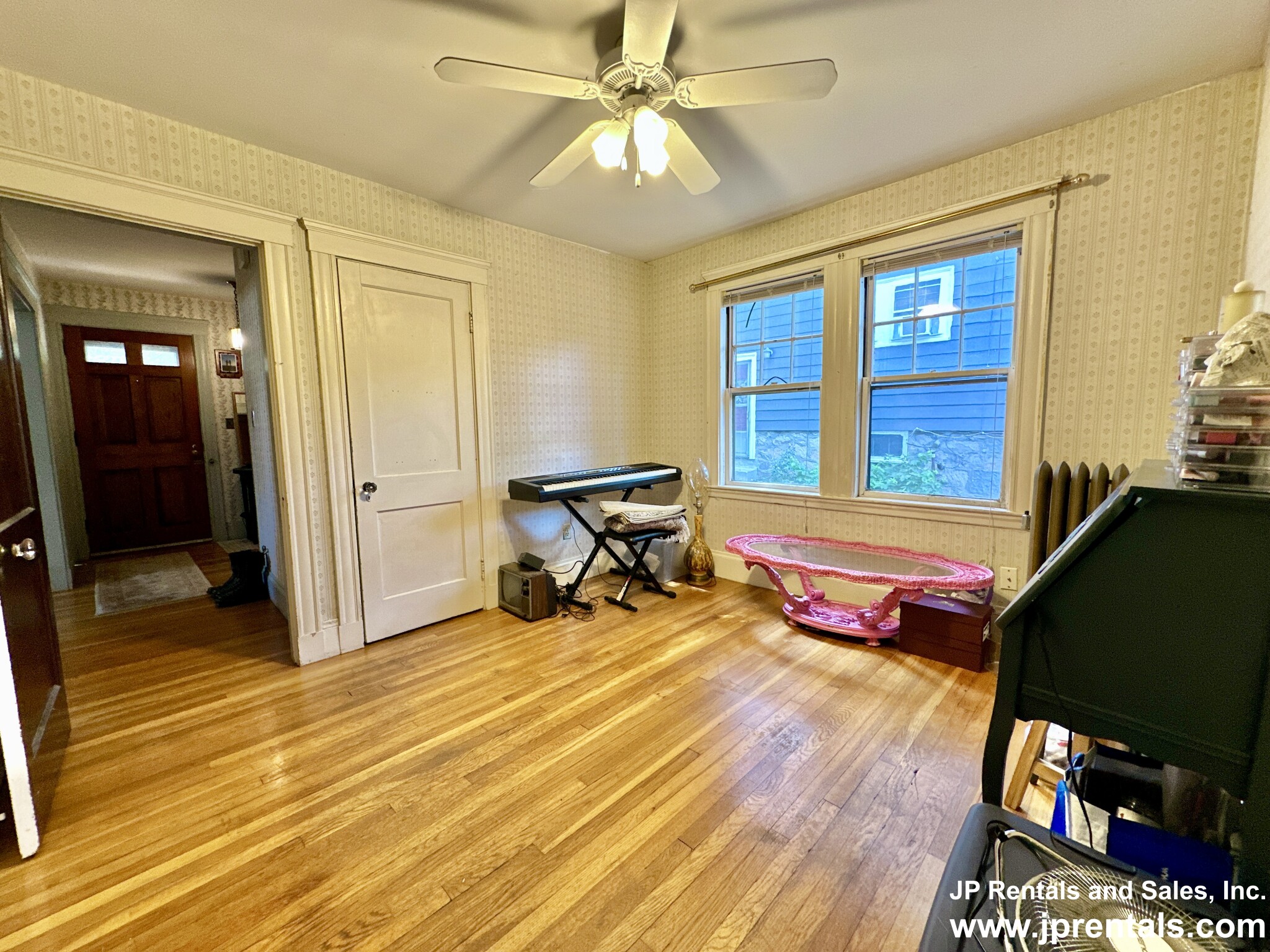 17 Goodway Rd, Jamaica Plain