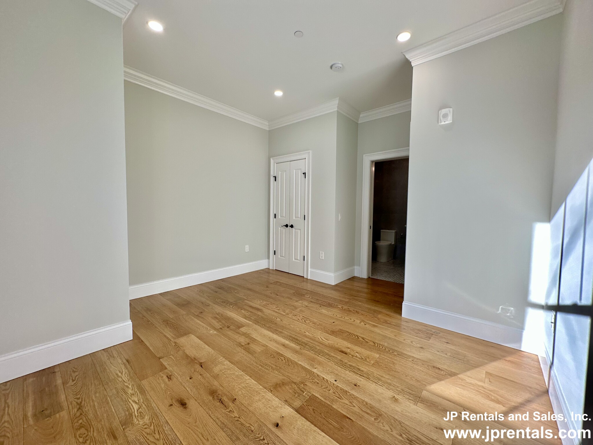 106 Forest Hills St, Jamaica Plain