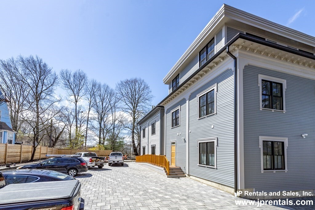 106 Forest Hills St, Jamaica Plain