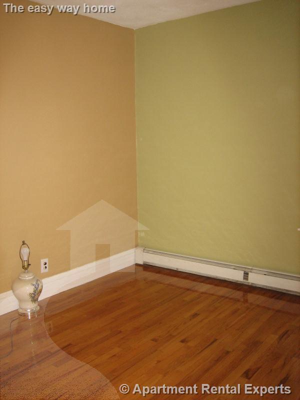 4 Goldsmith Ave, Tufts