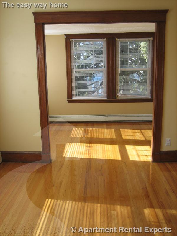 4 Goldsmith Ave, Tufts