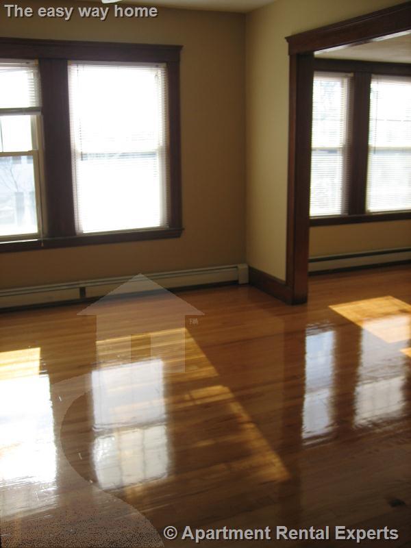 4 Goldsmith Ave, Tufts