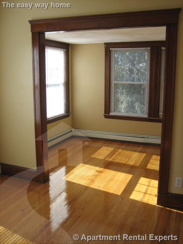 4 Goldsmith Ave, Tufts