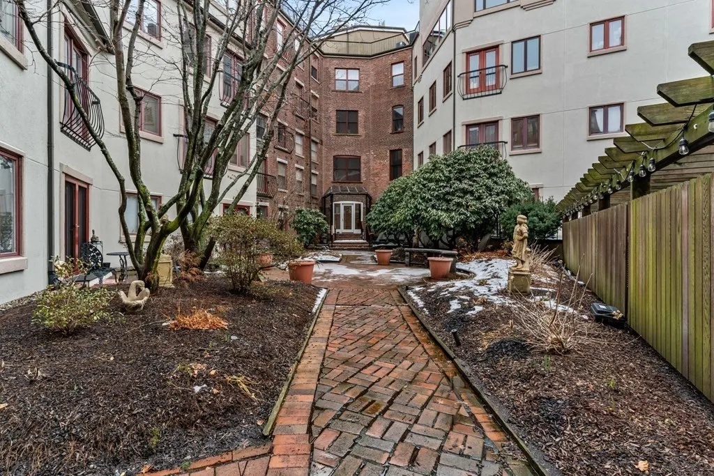 100 Fulton St, North End