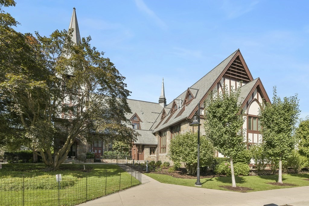 201 Freeman St, North Brookline