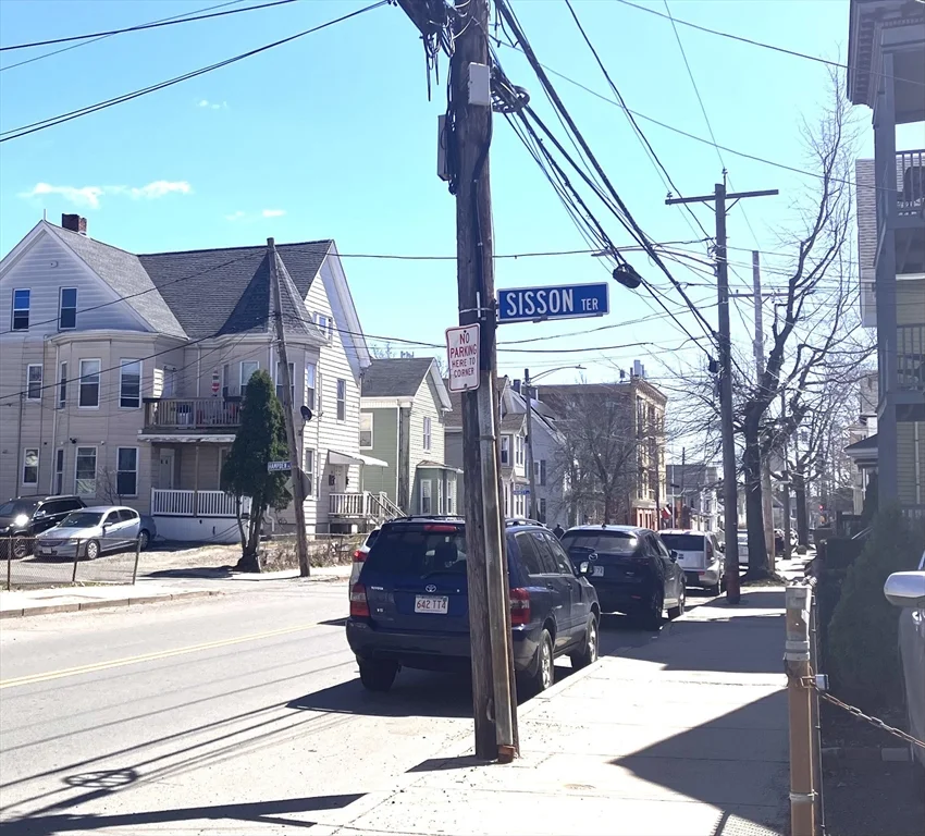 4 Sisson Ter, East Lynn