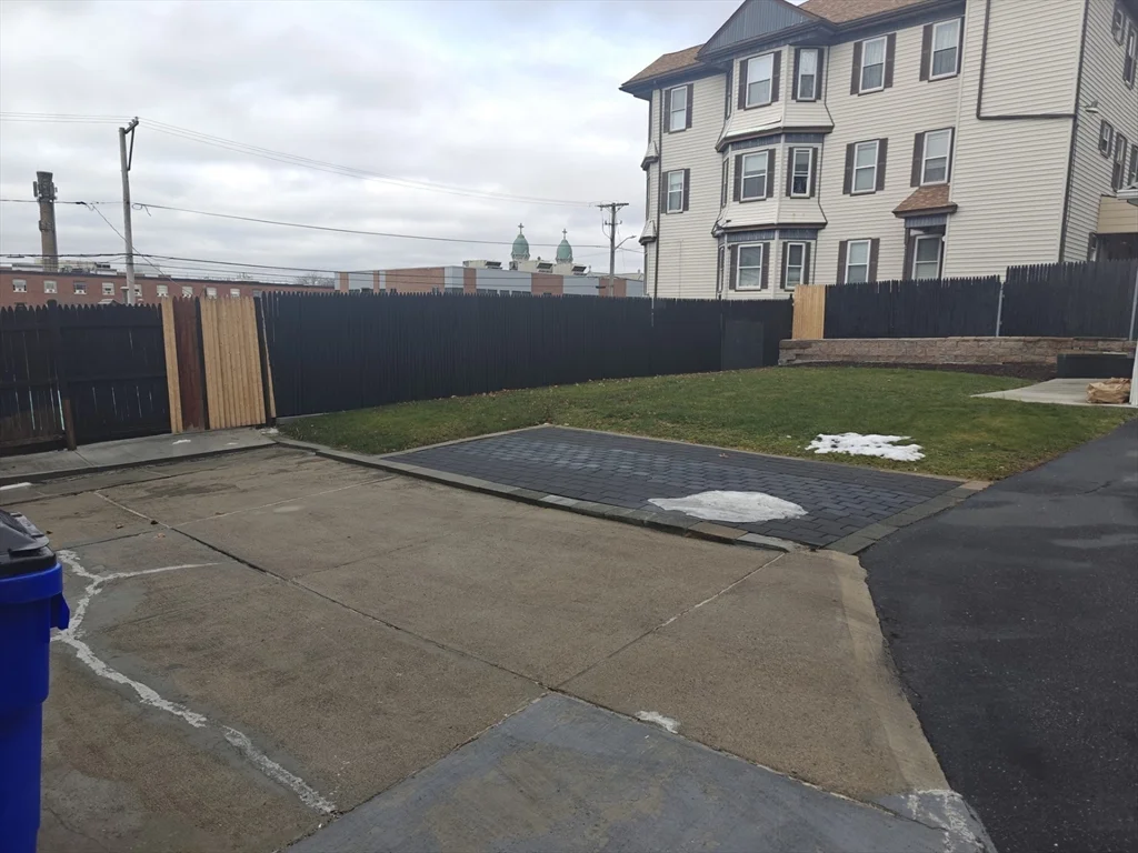 452 Osborn St, Fall River