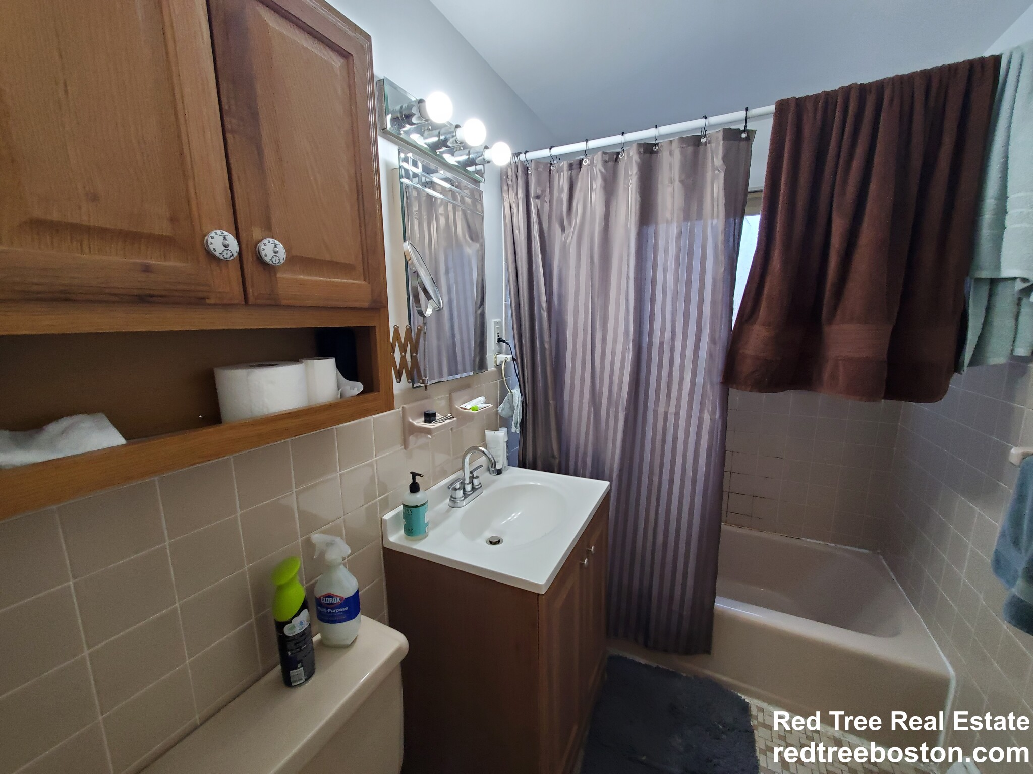 54 Bryon Rd, Chestnut Hill