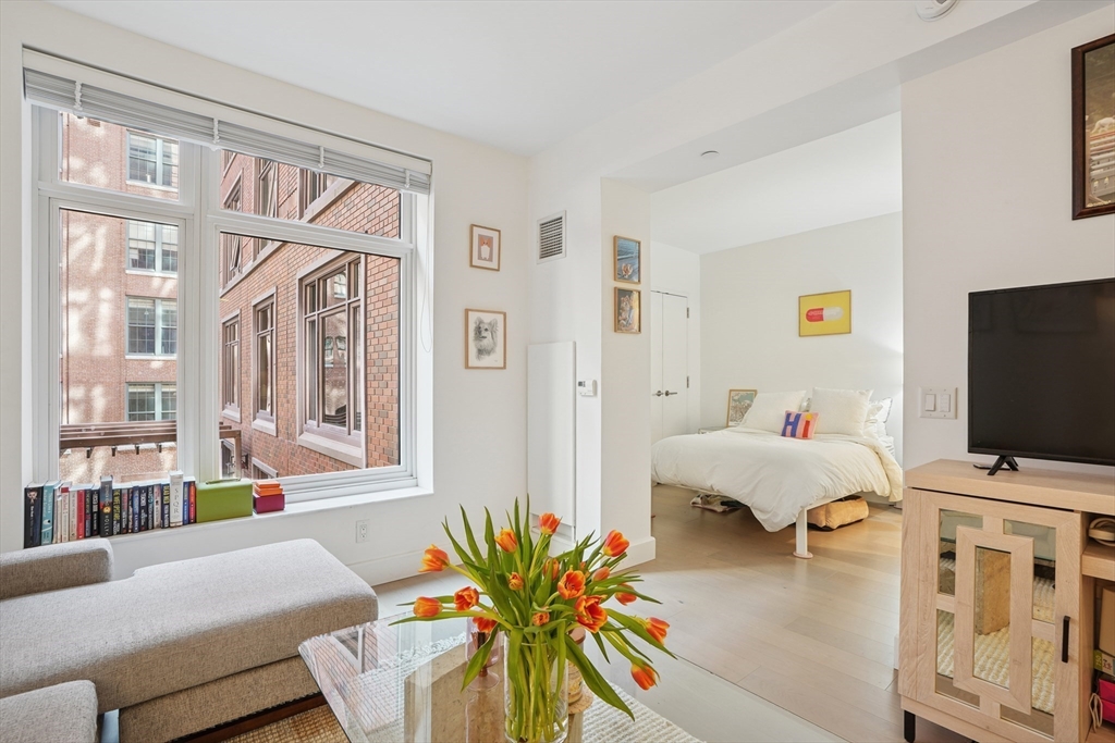 100 Lovejoy Wharf, Waterfront