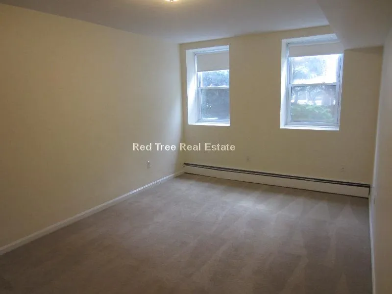 17 Green St, North Brookline