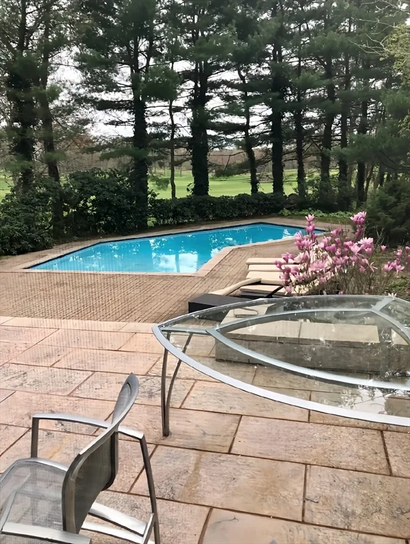 132 Yarmouth Rd, Chestnut Hill
